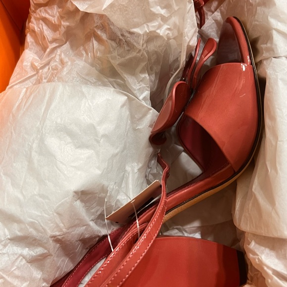 Flower-heeled patent leather anckle strap sandal - Picture 3 of 5